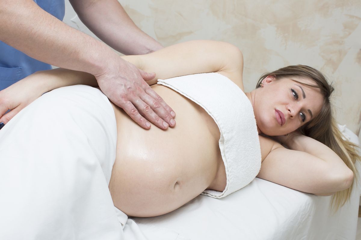 processes salon doing massage to a pregnant woman
